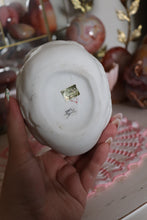 Load image into Gallery viewer, Vintage HOMCO Swan Planter