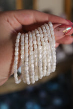 Load image into Gallery viewer, (1) Mother of Pearl Bracelet