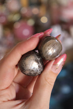 Load image into Gallery viewer, (1) Flashy Black Moonstone Pebble
