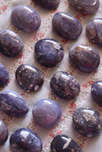 Load image into Gallery viewer, (1) Dreamy Violet Agate Palmstone