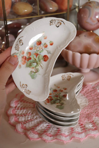 (1) Vintage Strawberry Crescent Moon Plate