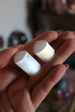 Load image into Gallery viewer, (1) Cleansing Satin Spar Tumble