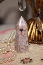 Load image into Gallery viewer, Flower Agate Tower