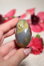 Load image into Gallery viewer, Creamy Orca Agate Palmstone