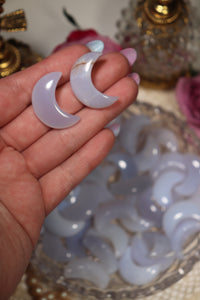 (1) Blue Chalcedony Moon