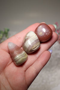 (1) Banded Pink Onyx Tumble