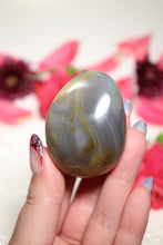 Load image into Gallery viewer, Creamy Orca Agate Palmstone