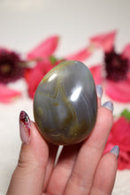 Load image into Gallery viewer, Creamy Orca Agate Palmstone