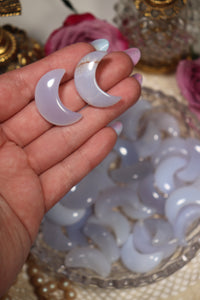 (1) Blue Chalcedony Moon