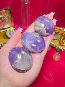 (1) Chevron Amethyst Palmstone